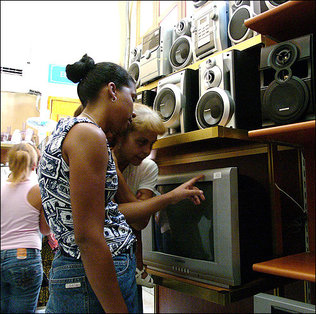 cubanos comprando electros.jpg